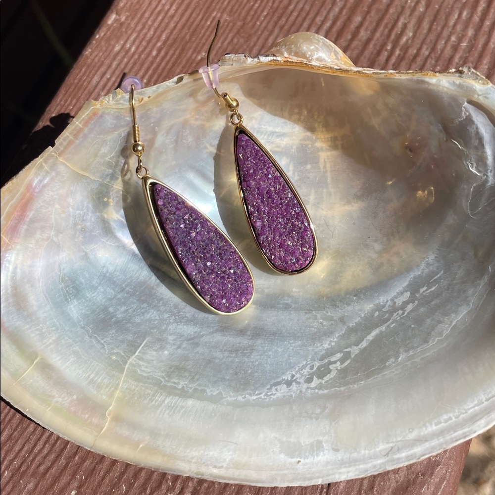 Kinsley Armelle Gold &  Purple Royal Quartz Druzy Dangle Earrings, signed - Picture 6 of 8